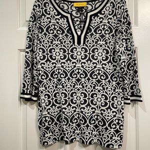 ST JOHN TOP SZ M NWT!